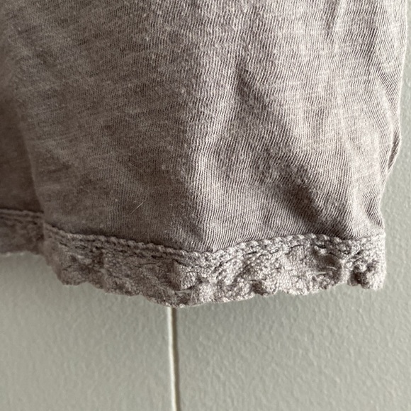 American Eagle size L grey tank top with beautiful detailing - Picture 6 of 8